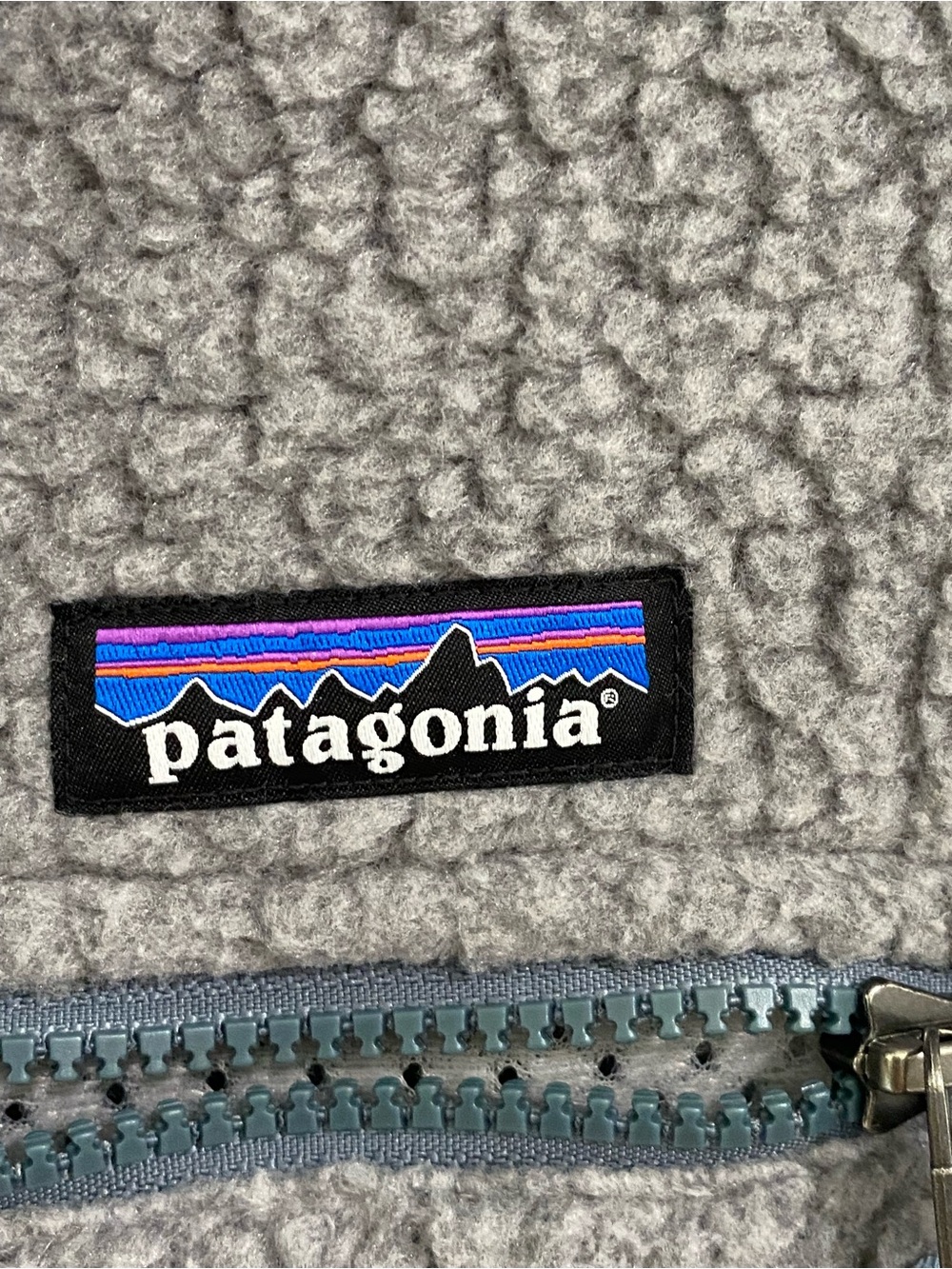 Patagonia Women’s Gray Sherpa Fleece Vest with slate Blue Trim-M - Picture 4 of 4